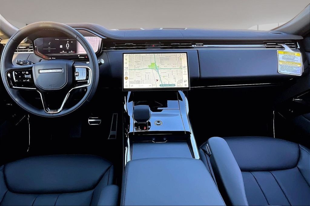 New 2026 FUJI WHITE Land Rover Dynamic SE image 5