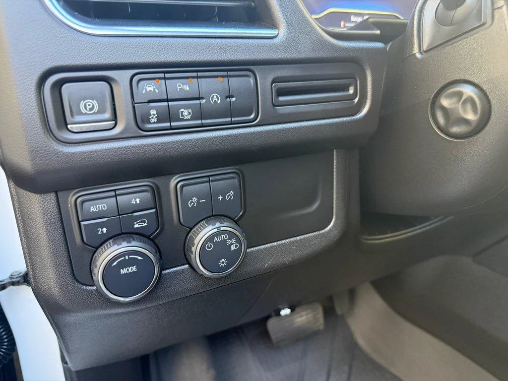 2024 Chevrolet Suburban RST - Photo 35