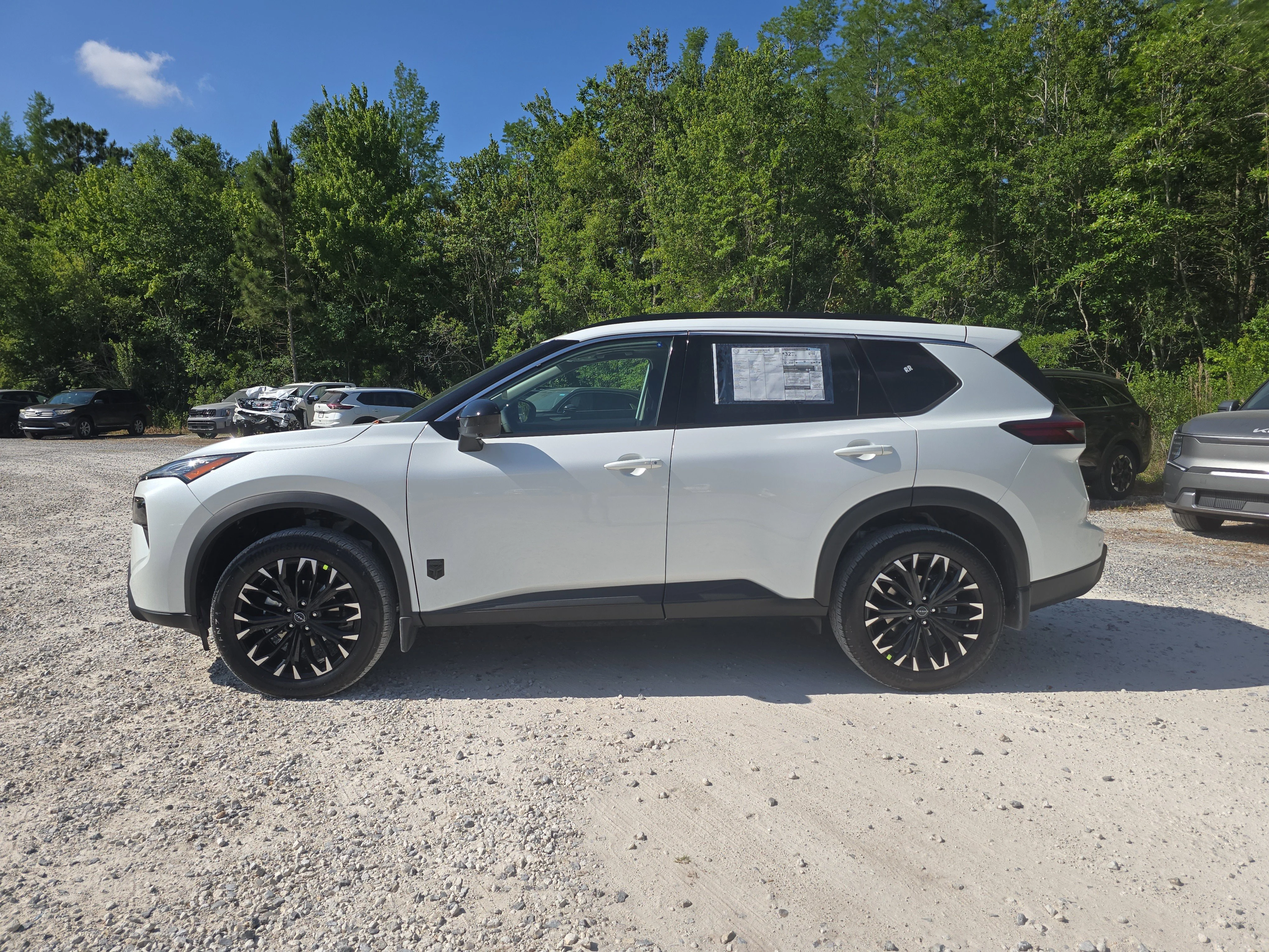 New 2026 Everest White Pearl Tricoat Nissan Dark Armor image 5
