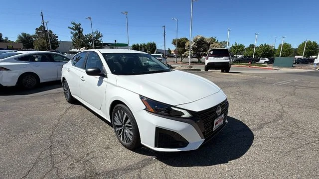 New 2026 White Nissan 2.5 SV image 2