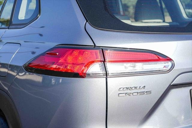 Certified Used 2025 CELESTITE GRAY ME. Toyota  image 11