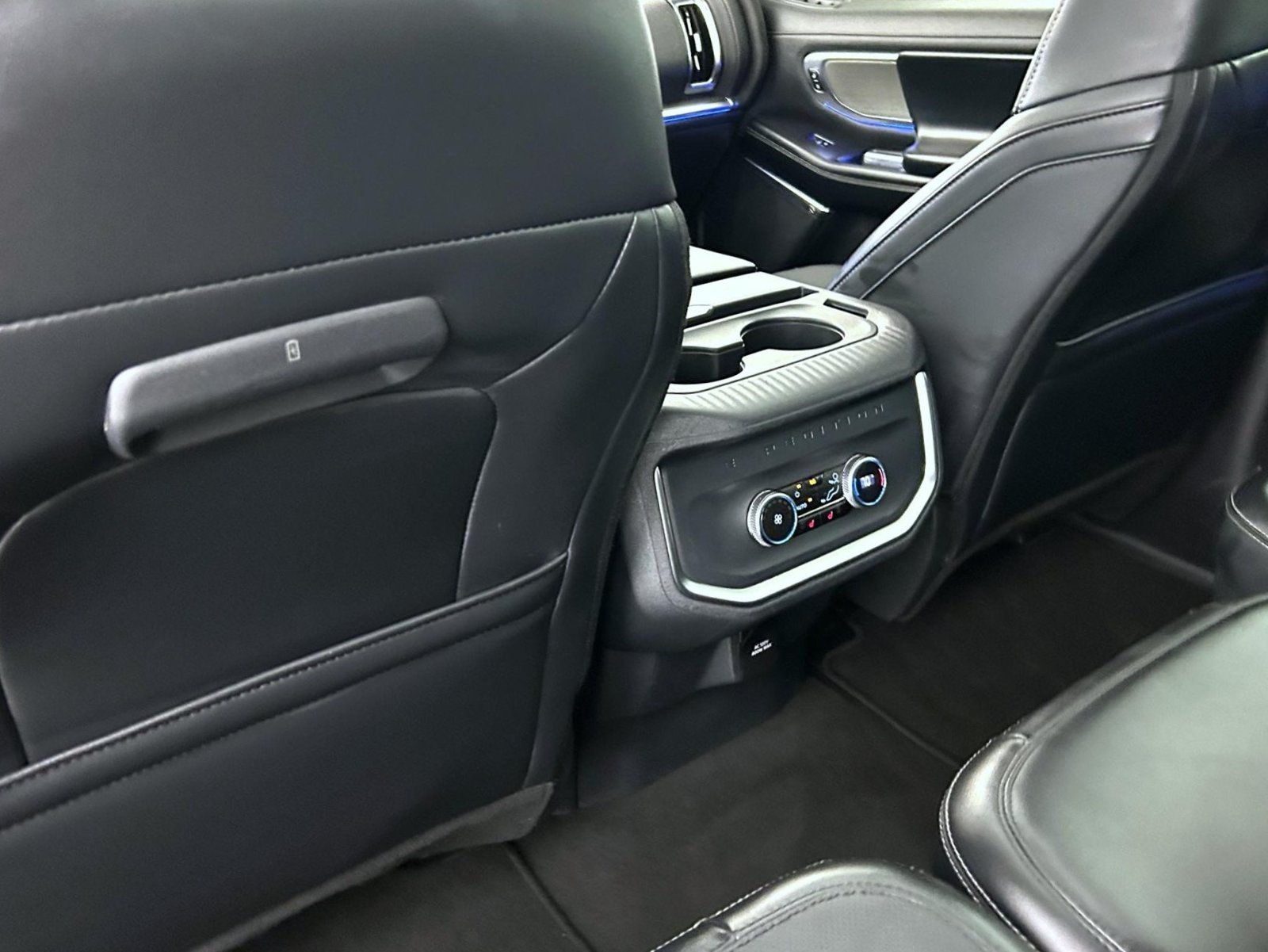 Used 2025 White Ford Platinum image 25
