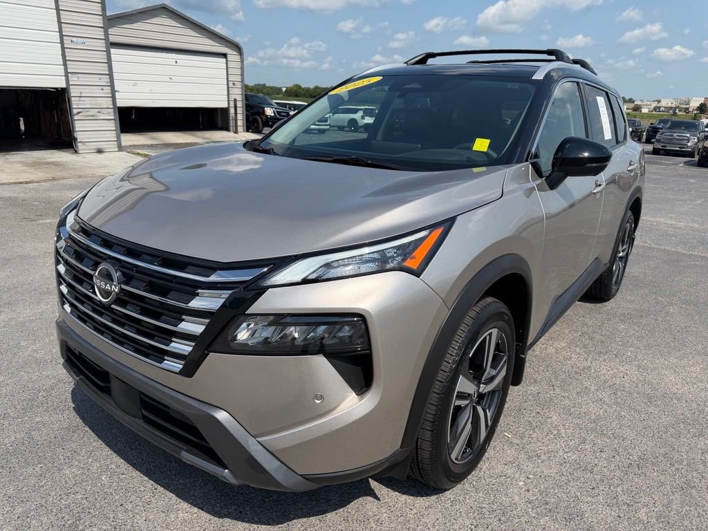 Used 2025 Gold Nissan SL image 35