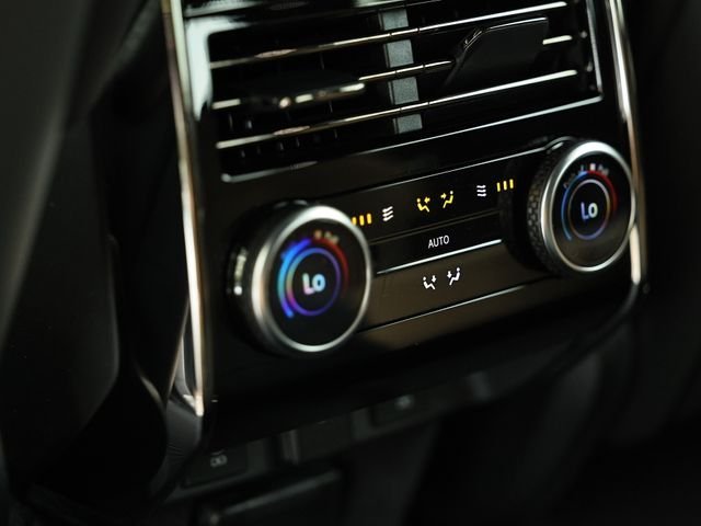 New 2026 Ostuni Pearl White LAND ROVER Dynamic SE image 35