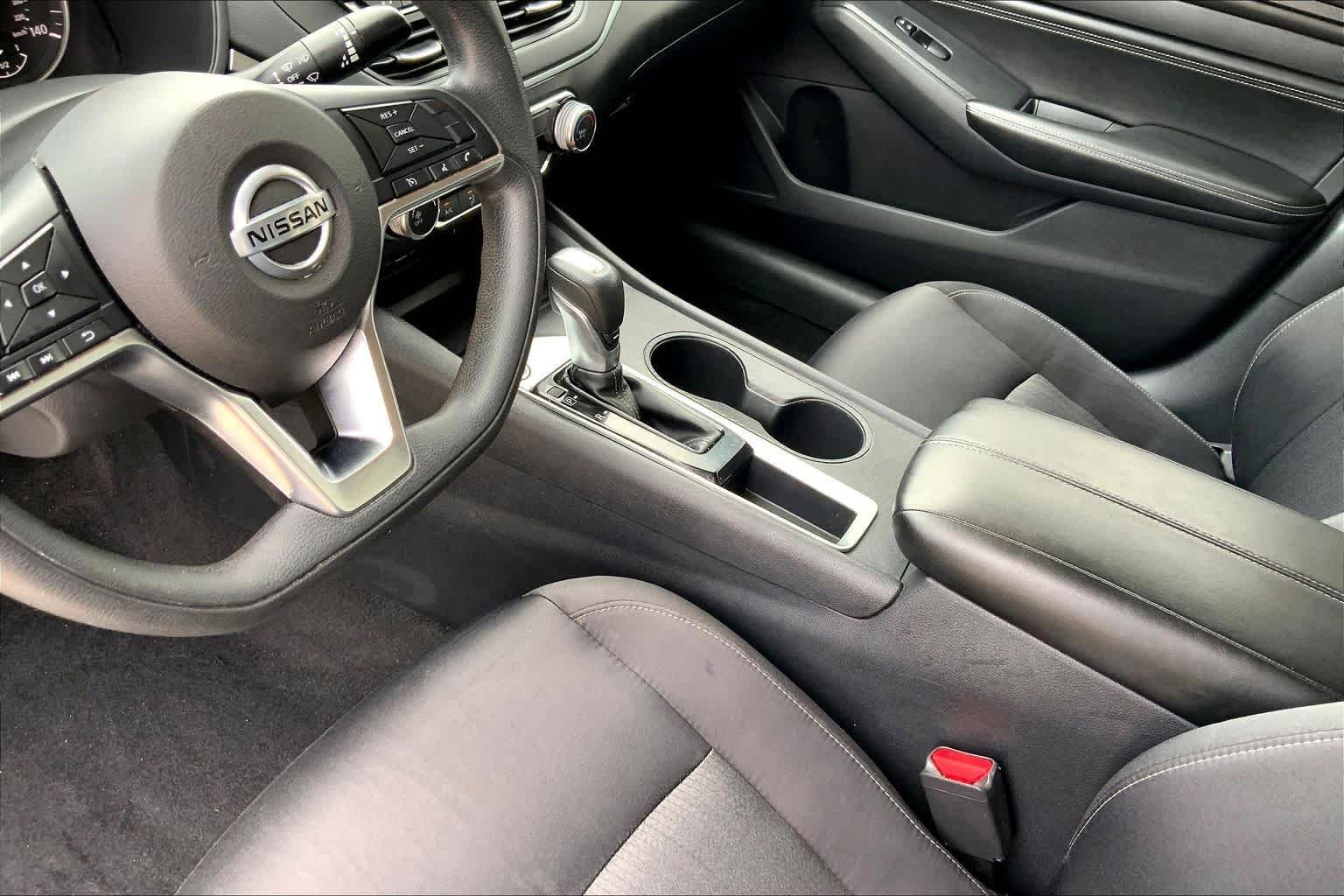 Used 2020 Glacier White Nissan 2.5 S image 16