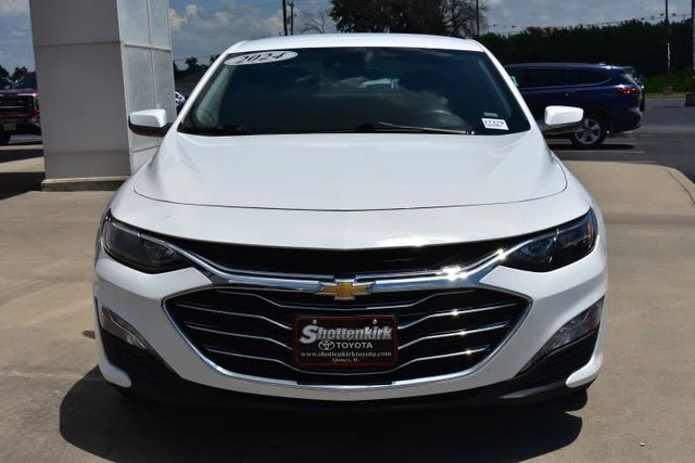 Used 2024 White Chevrolet LT image 3