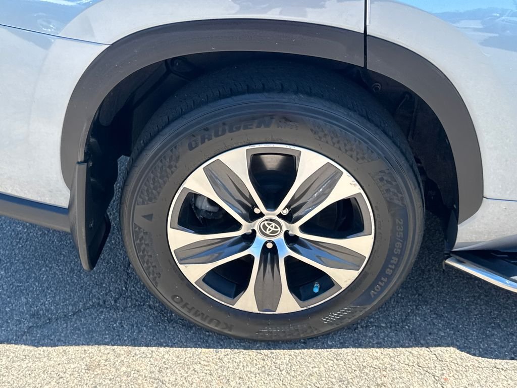 Used 2022 Gray Toyota XLE image 45