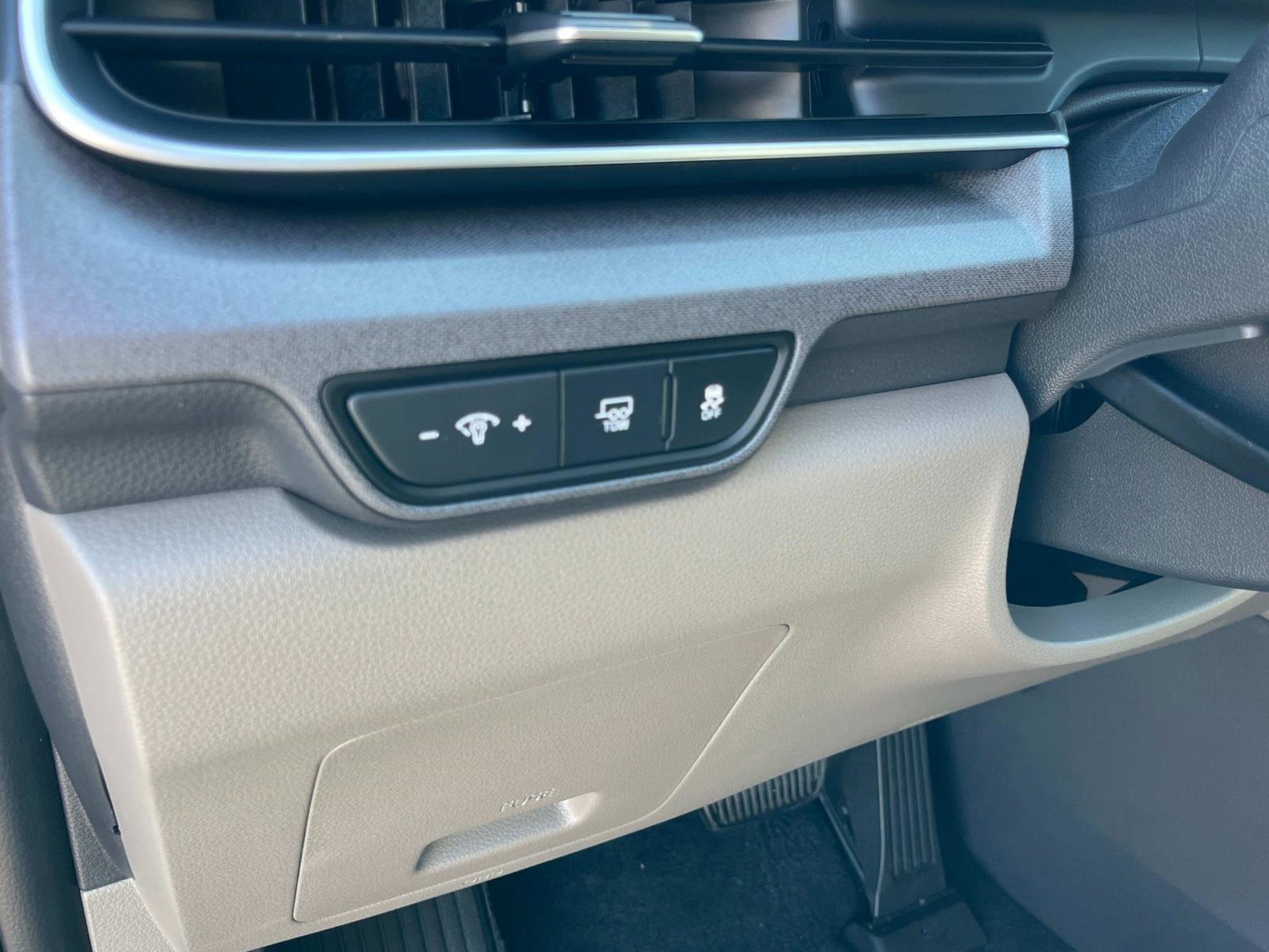 New 2026 Ivory Silver Kia EX image 29