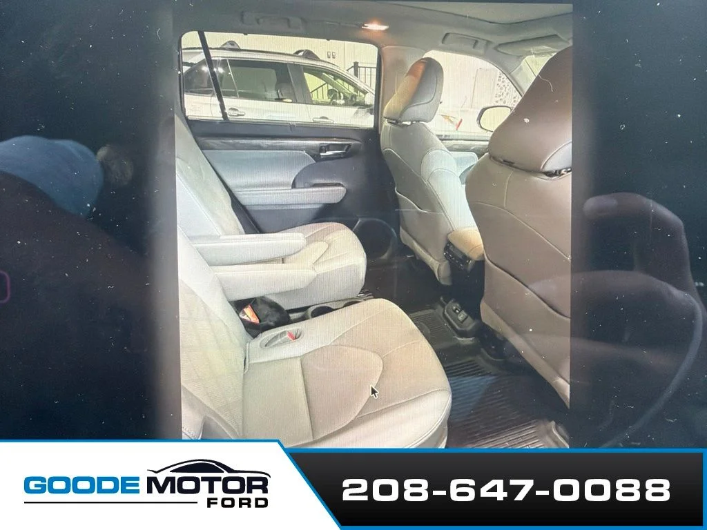 Used 2021  Toyota Platinum image 7