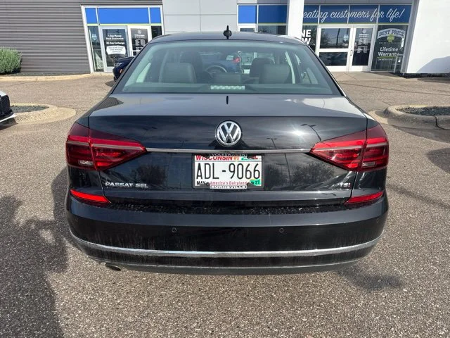 Used 2018 Black Volkswagen 2.0T SEL Premium image 4