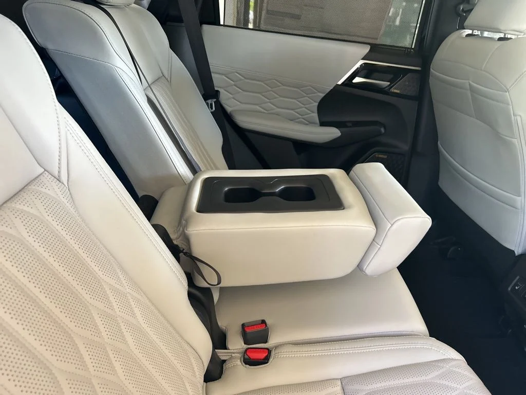 2025 Mitsubishi Outlander SEL Platinum Edition - Photo 30