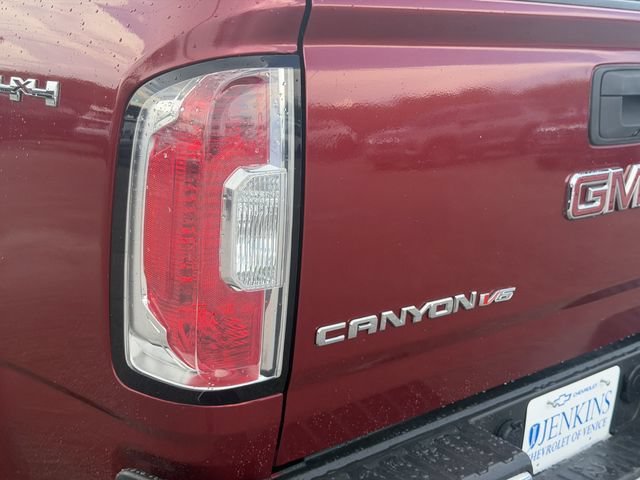 Used 2018 RED QUARTZ TINTCOAT GMC 4WD SLT image 14