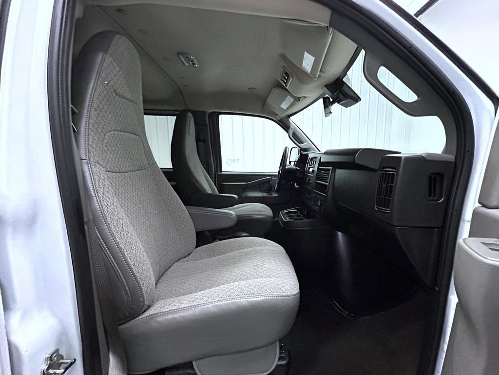 Used 2024 Summit White Chevrolet 1LT image 15