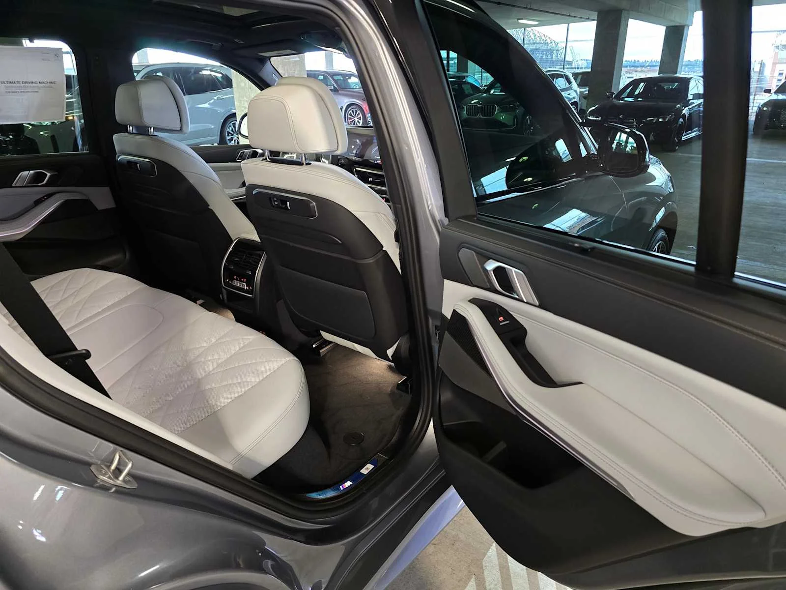 New 2026 Skyscraper Grey Metallic BMW M60i image 30