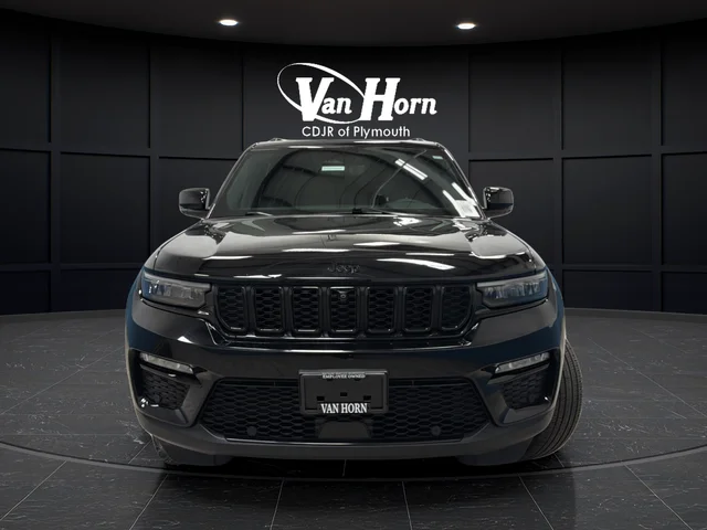Used 2024 Diamond Black Crystal Pearlcoat Jeep Limited image 2