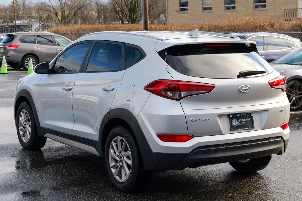 Used 2018 Molten Silver Hyundai SEL image 5