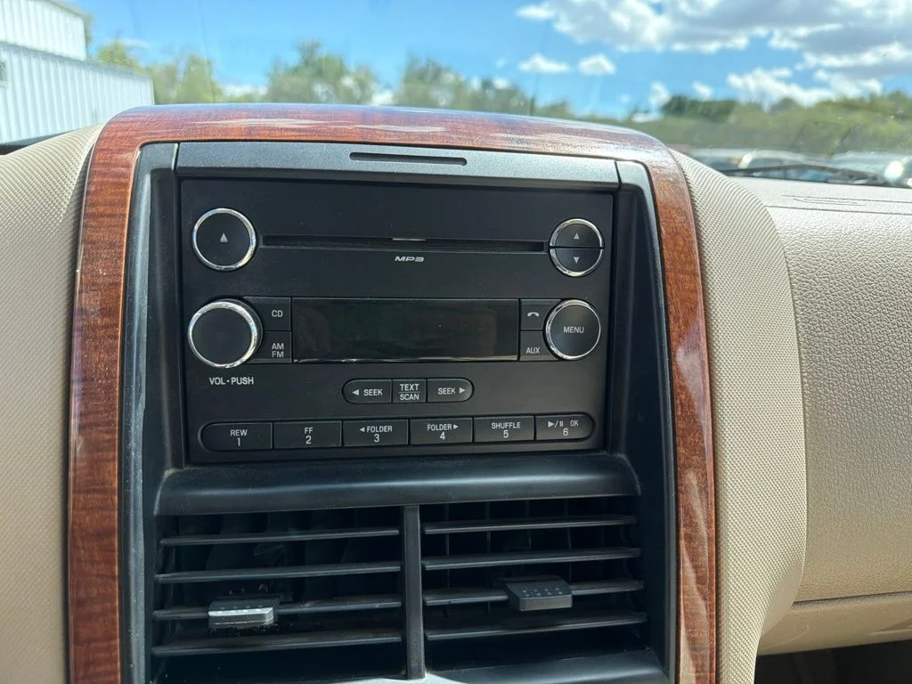 Used 2010  Ford Eddie Bauer image 12
