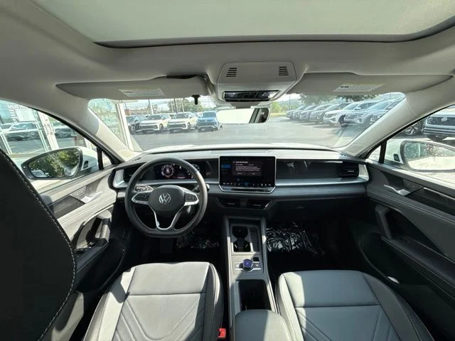 New 2026 Pure White Volkswagen SE image 9