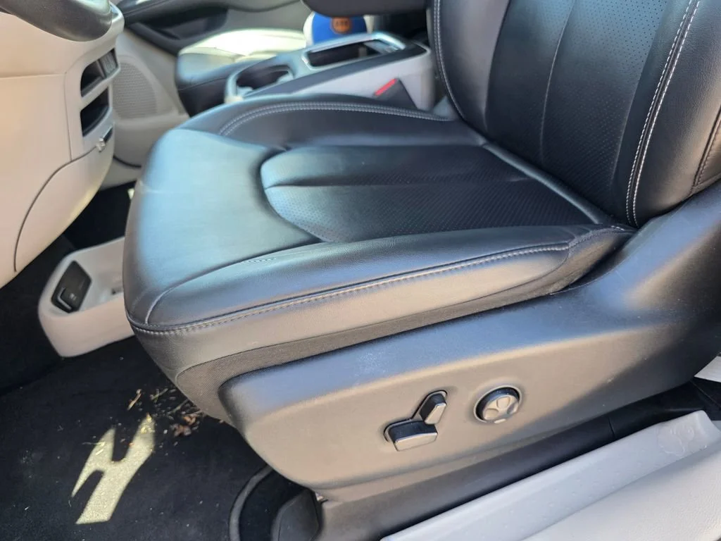 Used 2024  Chrysler Touring L image 12