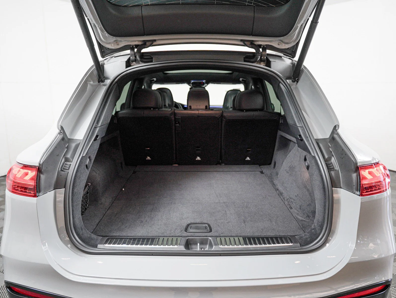 New 2026 Alpine Grey Mercedes-Benz 400 4MATIC® image 6