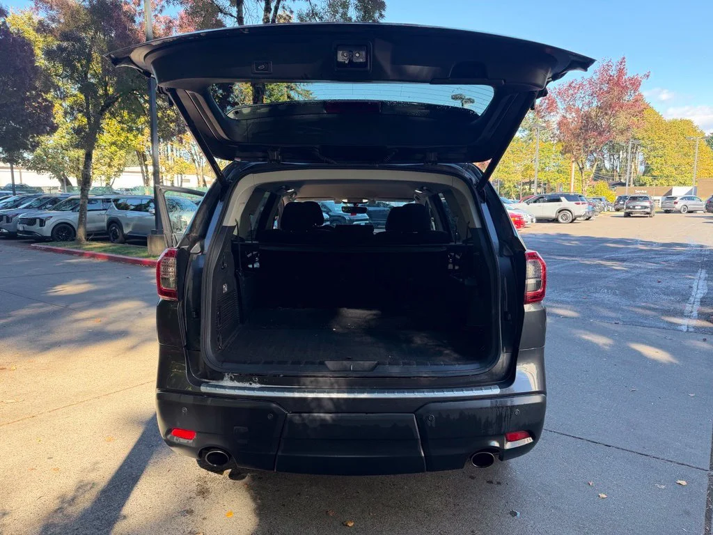 Used 2019 Magnetite Gray Metallic Subaru Premium image 16
