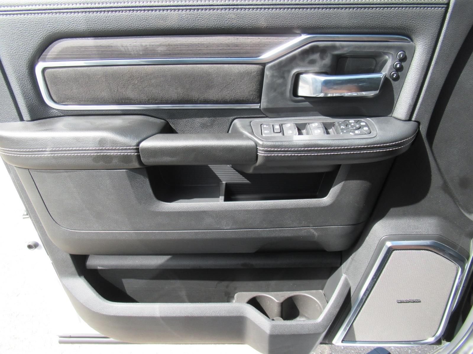 New 2027 Bright White Clear-Coat Exterior Paint RAM Laramie image 21