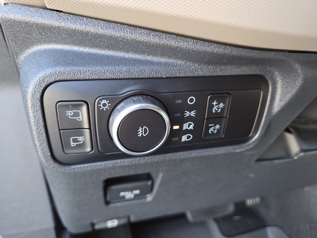 Used 2023  Ford Base image 28