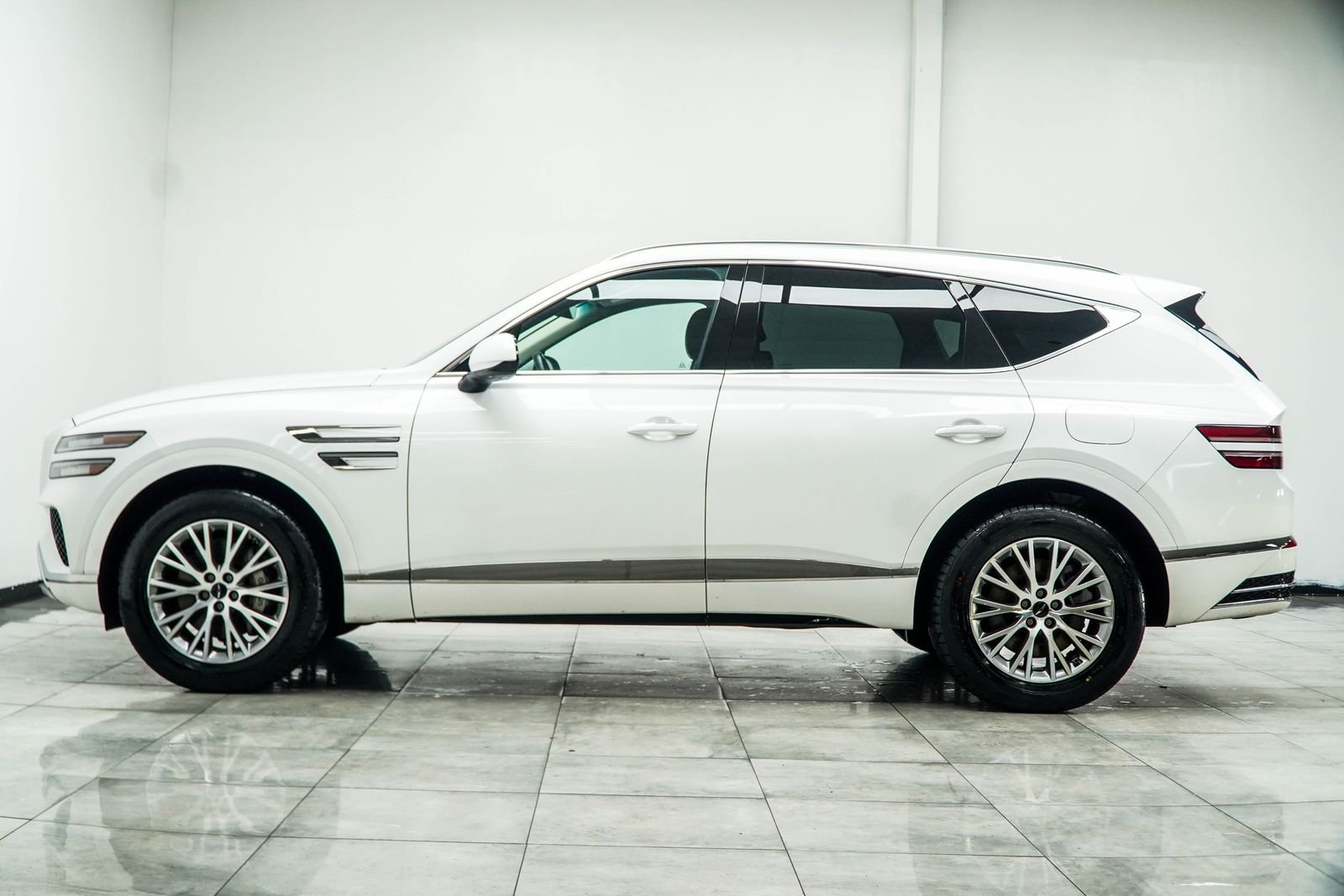 Used 2025 White Genesis 2.5T image 9