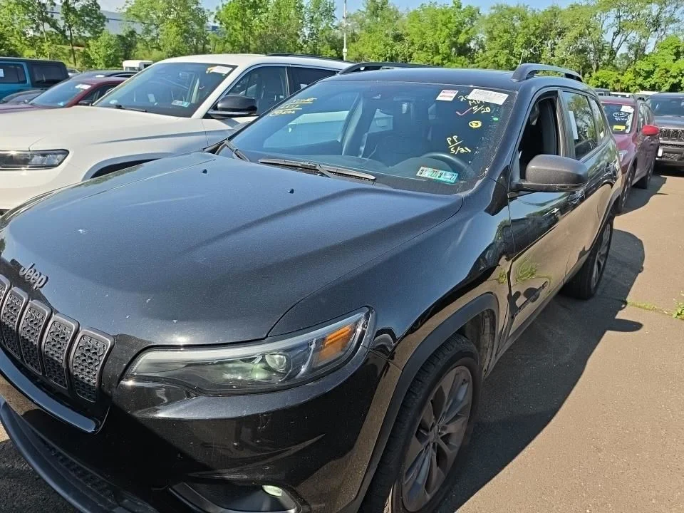 Used 2021 Black Jeep Latitude Lux image 2