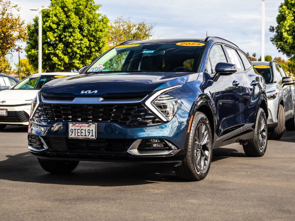 Used 2025 Blue Kia SX-Prestige image 4