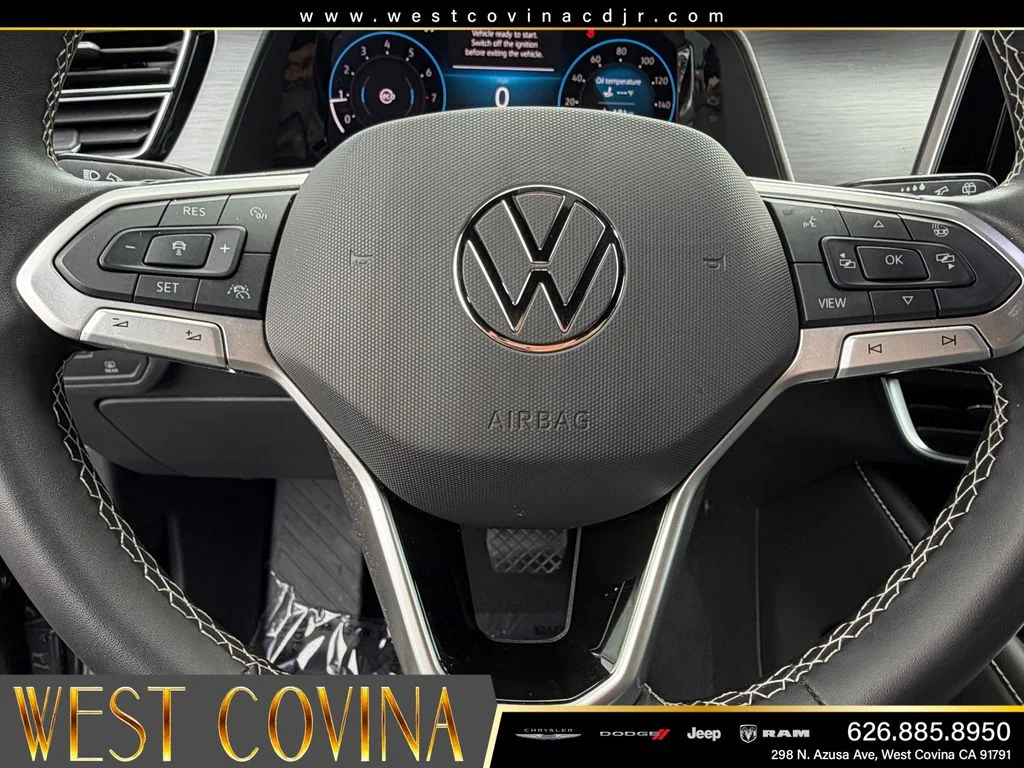 Used 2025 Black Volkswagen 2.0T SE w/Technology image 23