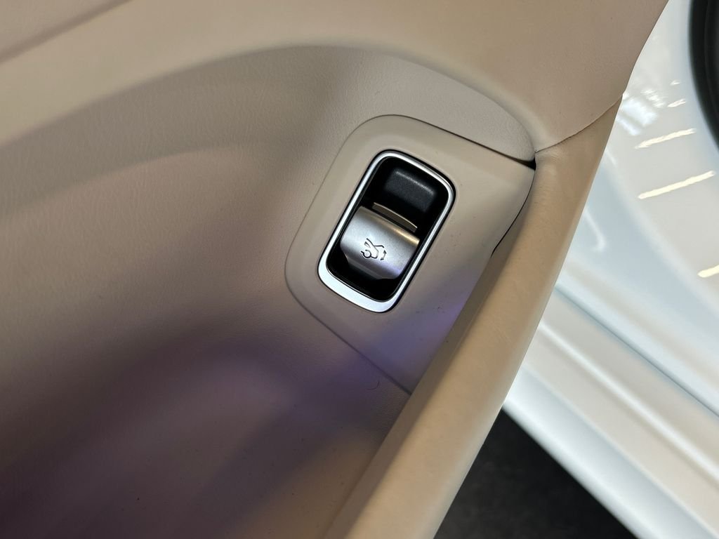 New 2027 MANUFAKTUR Moonlight White Metallic Mercedes-Benz S 580 image 9