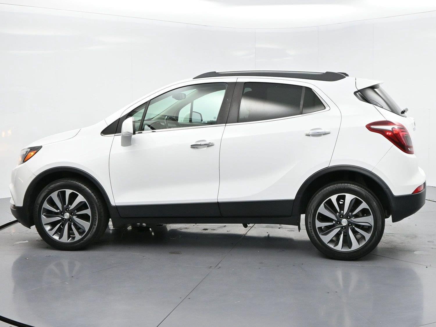Used 2021 Summit White Buick Preferred image 5