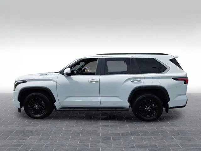 Used 2025 White Toyota SR5 image 4