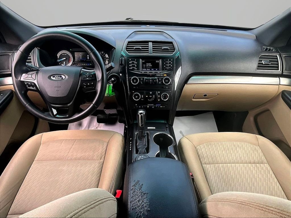 Used 2016 Red Ford Base image 9