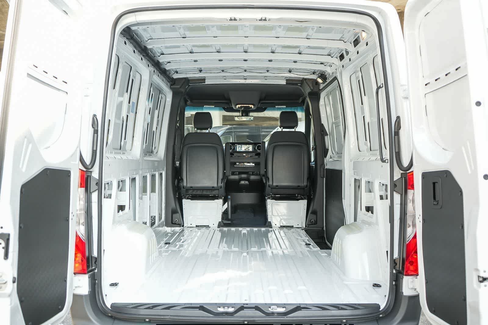New 2026 Arctic White Mercedes-Benz Cargo 144WB Std Roof RWD 2.0L I4 Diesel Turbo SO image 31