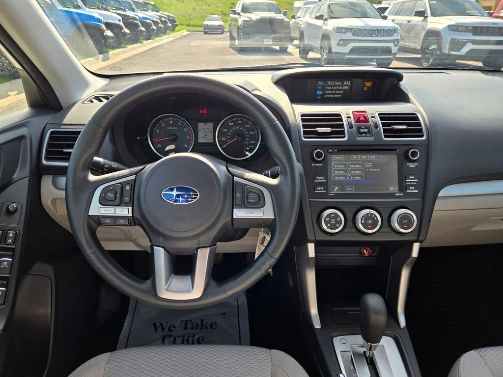 Used 2018 White Subaru 2.5i image 18