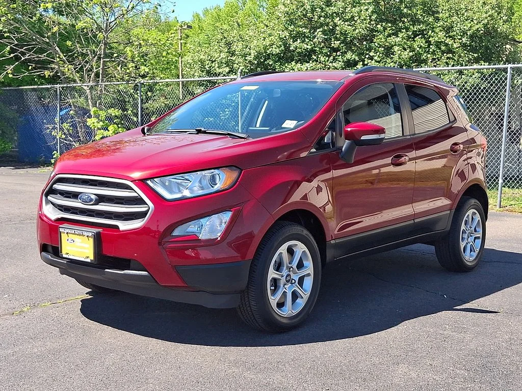 Used 2022 Red Ford SE image 3