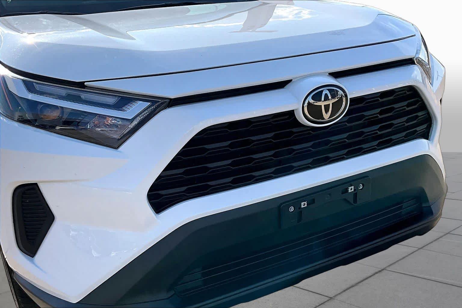 Used 2025 Ice Cap Toyota Hybrid XLE image 28