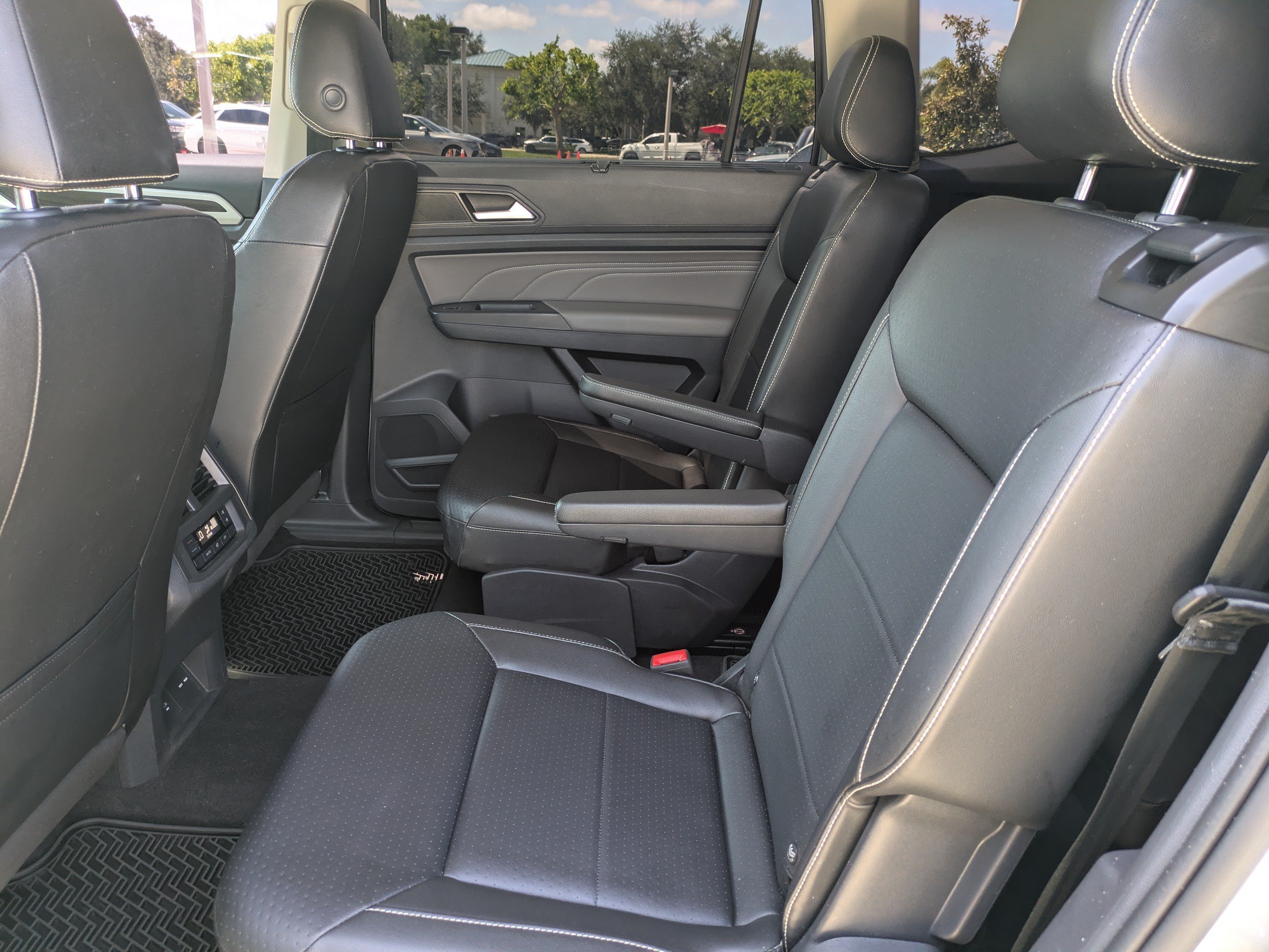 2022 Volkswagen Atlas SE w/Tech - Photo 14