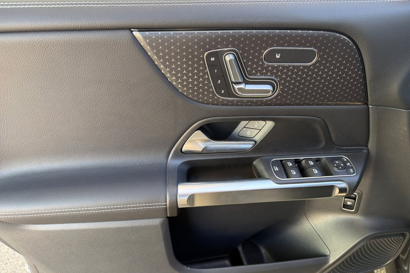 New 2026 Mountain Grey Metallic Mercedes-Benz GLB 250 image 20