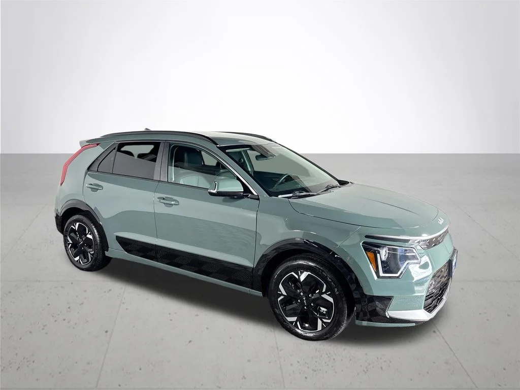 Used 2024 Green Kia Wind image 4