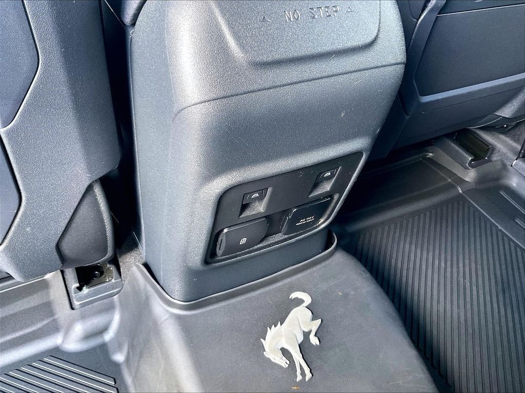 Used 2023 Oxford White Ford Badlands image 25