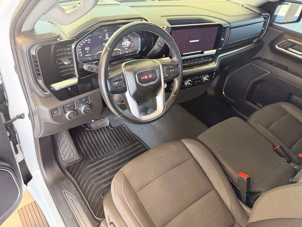 Used 2023 White GMC Elevation image 12