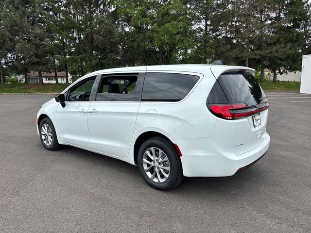 New 2027 Bright White Clear-Coat Exterior Paint Chrysler Select image 4