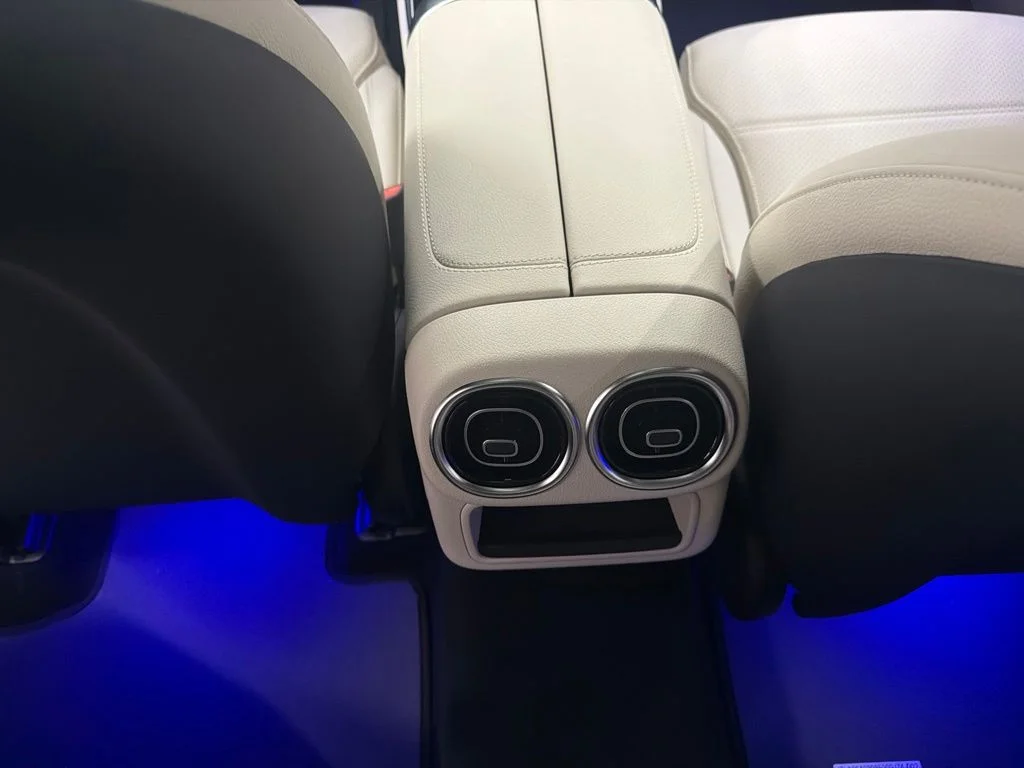 New 2027 White Mercedes-Benz GLC 300 image 22