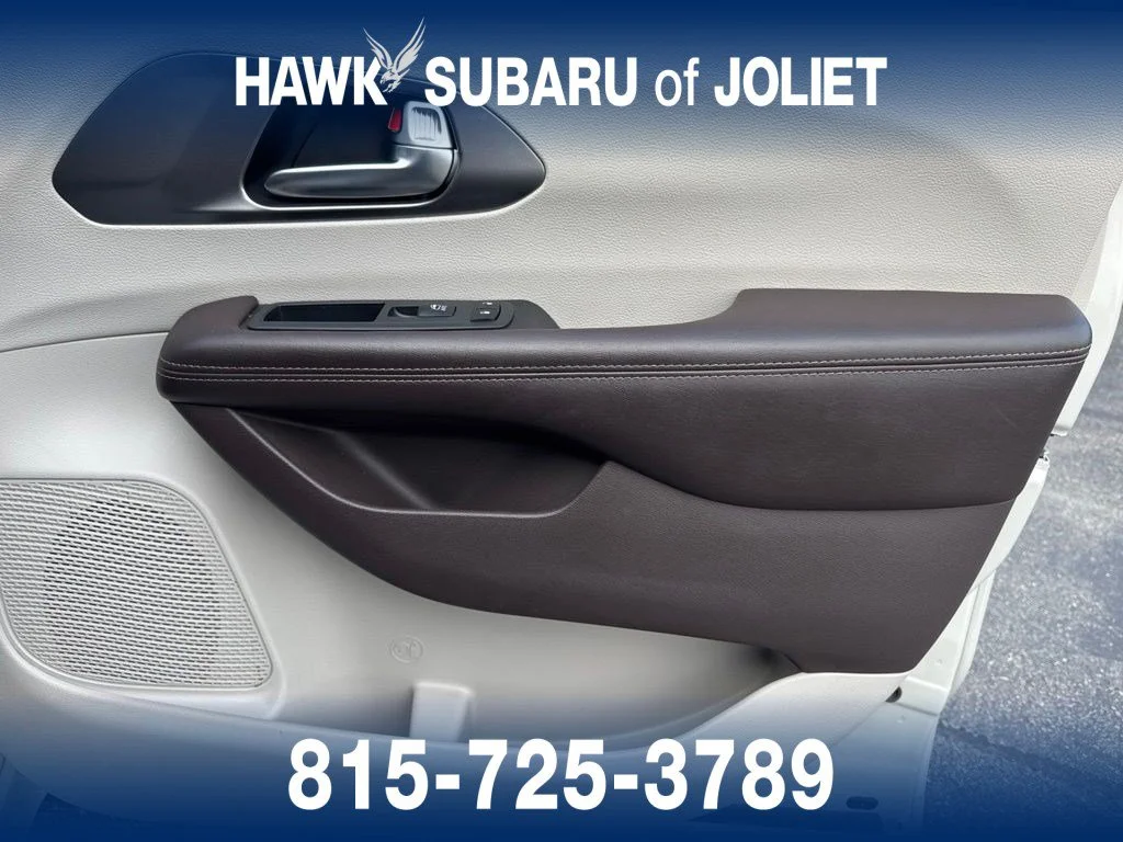 Used 2019 Luxury White Pearlcoat Chrysler Touring L Plus image 10