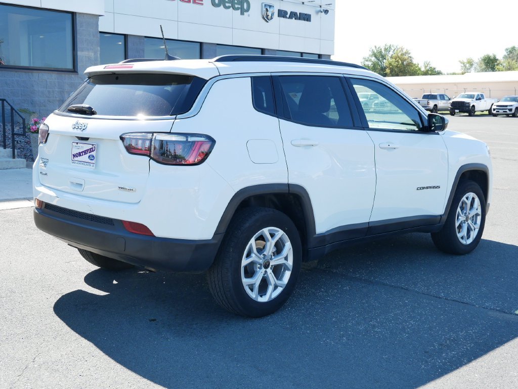 Certified Used 2025 Bright White Clearcoat Jeep Latitude image 8