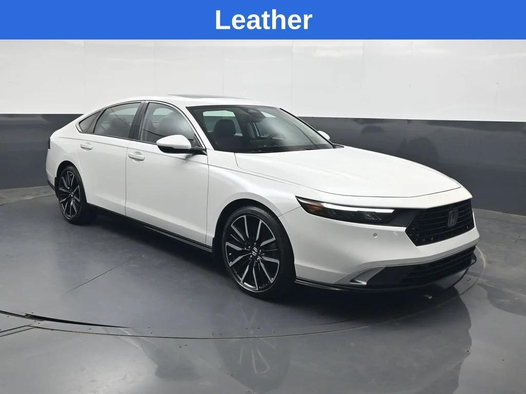 Used 2023 Platinum White Pearl Honda Touring image 2