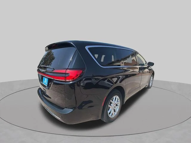 Used 2024 Diamond Black Chrysler Touring L image 7